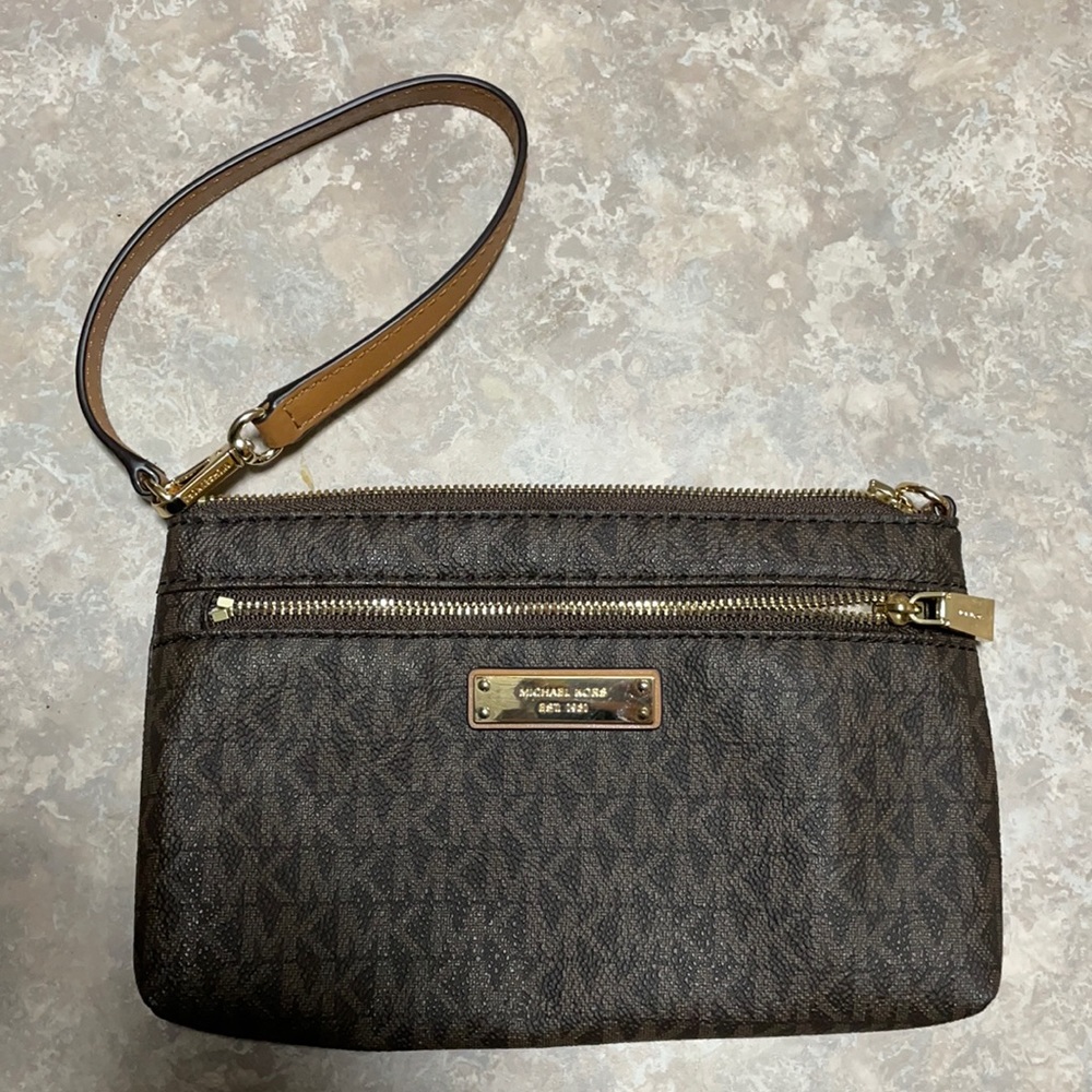 Michael Kors jet set signature large wristlet. New without tags. Never used.